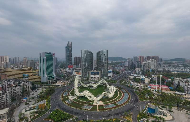 Manos más limpias y cielo azul, también resultado del coronavirus