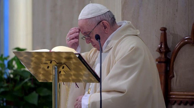 Sacerdote que vive en residencia del Papa Francisco, da positivo a coronavirus