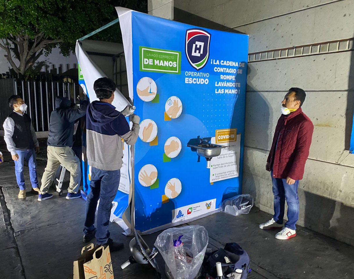 Instalan lavamanos comunitarios en hospitales de Pachuca