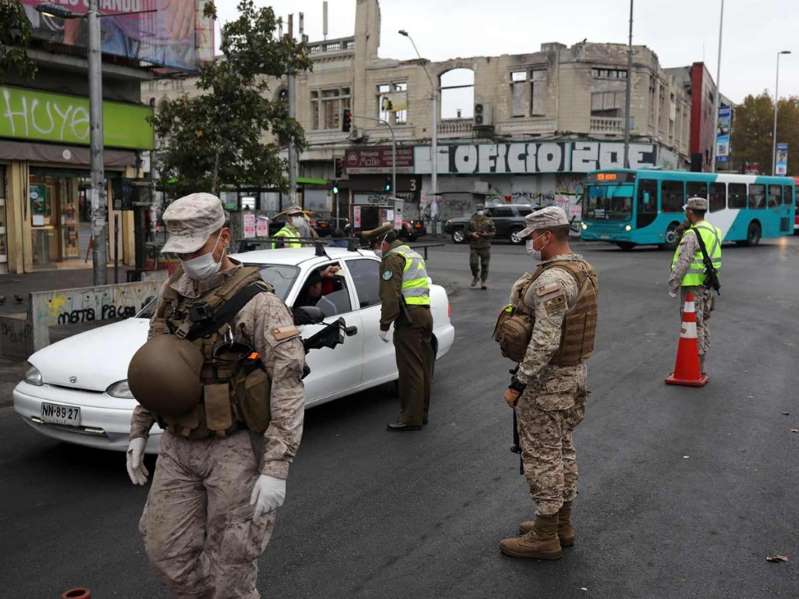 Chile endurece medidas; rebasa los 2 mil casos de COVID-19