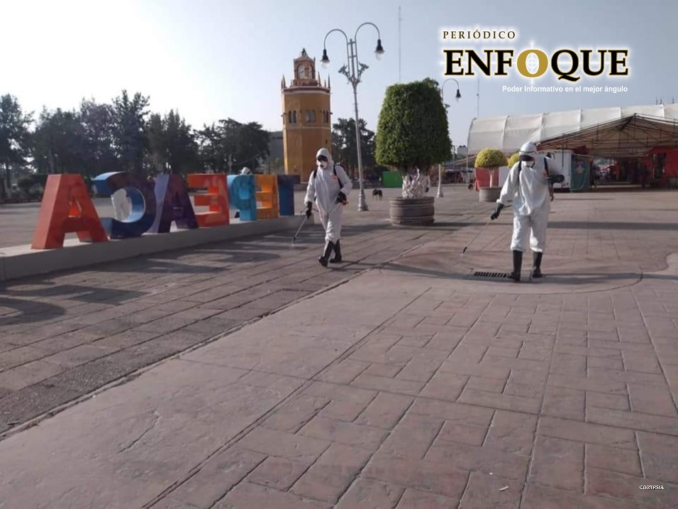 Sanitizan mercados, parque y espacios públicos de Tepeaca