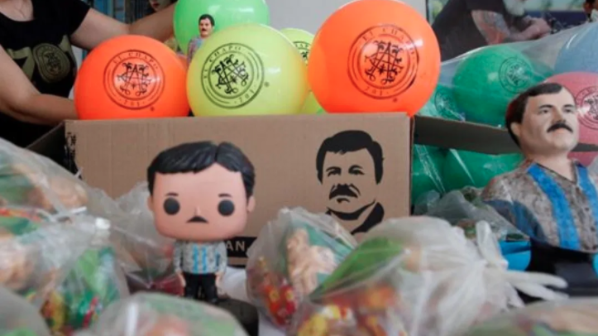 Hija del 'Chapo' da juguetes por el Día del Niño