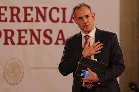 AMLO afirma que hay campaña contra López-Gatell; 'no estás solo', le dice