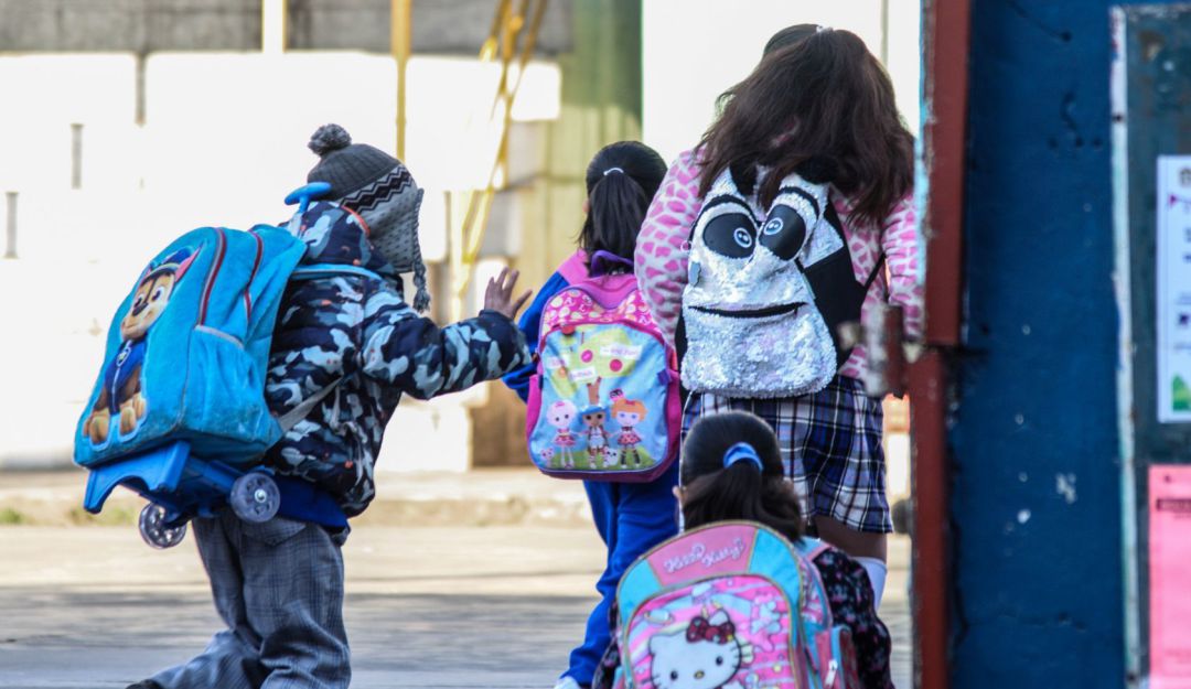 Para regresar a clases, las niñas y niños necesitarán un 'papelito' escrito por sus padres