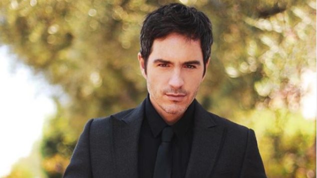 ¿Soltería? Mauricio Ochmann seduce con sexy bailecito (Video)
