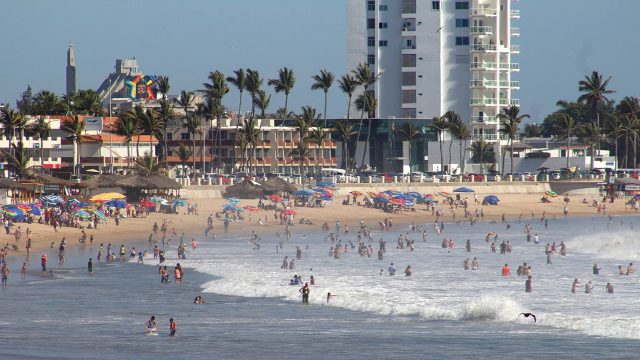 'Puentes' continuarán al menos un año más para ayudar al sector turístico, afirma López Obrador