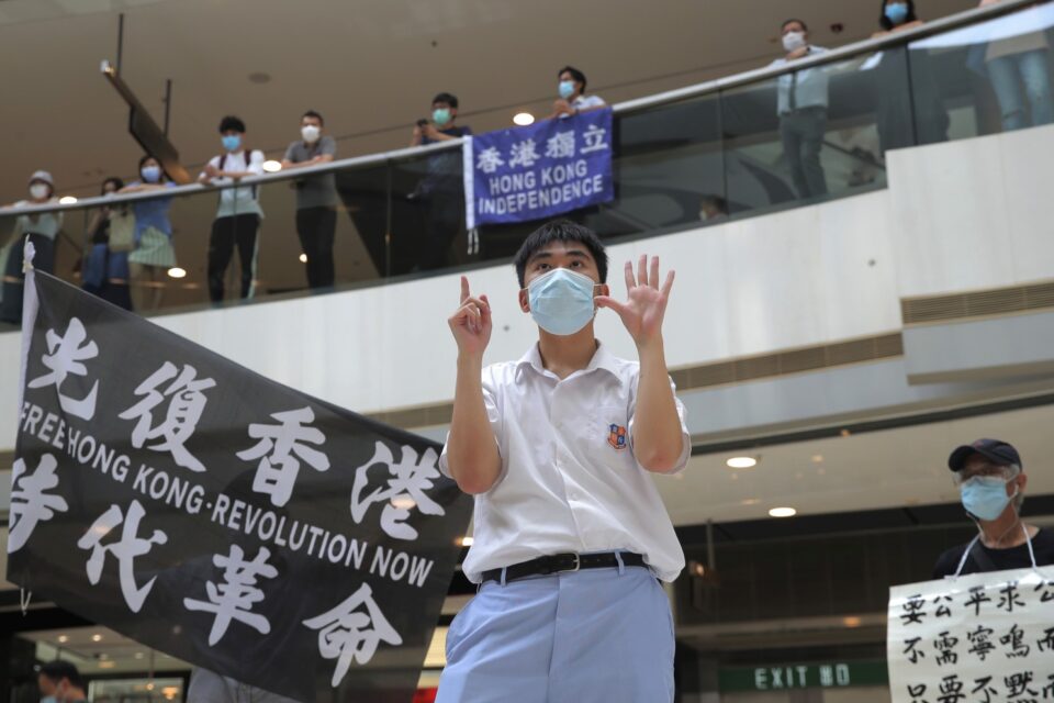 Manifestantes en Hong Kong protestan contra ley de seguridad de China