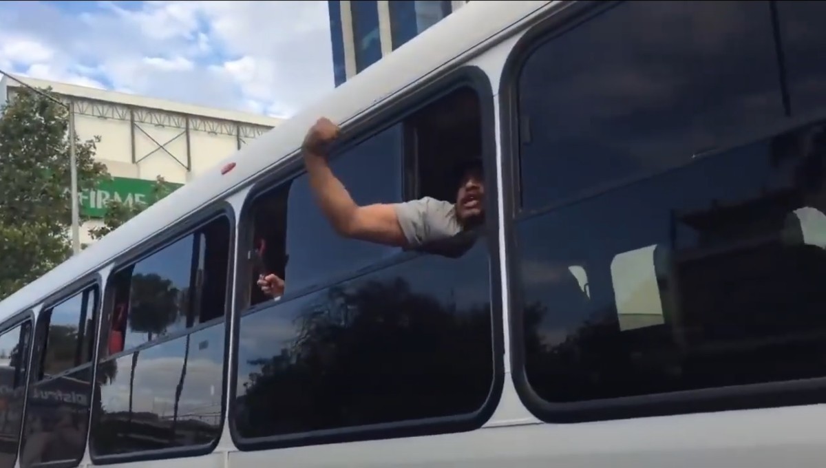 Hombre critica marcha Anti-AMLO y se vuelve viral: “Los obreros movemos a México” (Video)