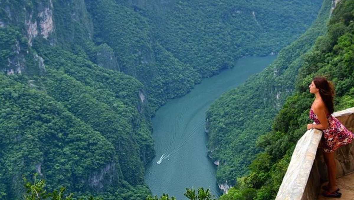 Director de cine para adultos filma en el Cañón del Sumidero