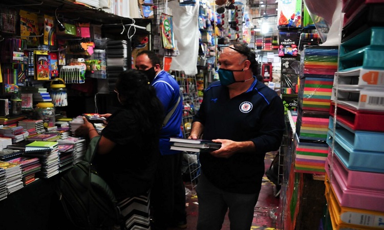 Confianza del consumidor sube en octubre; es su mejor nivel desde marzo