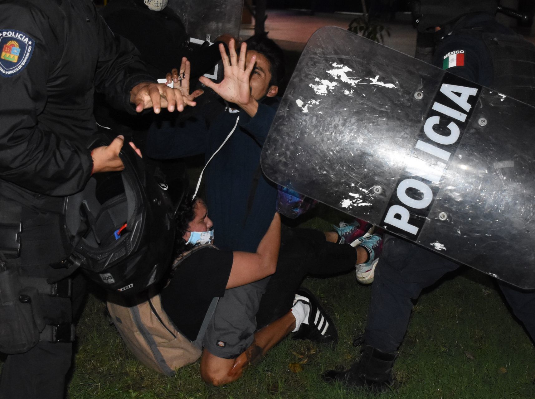 Fiscalía puede intervenir en investigación por disparos durante protesta en Cancún: López Obrador