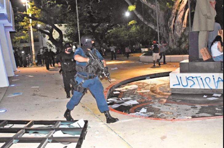 Disparos en protesta de Cancún por feminicidio de 'Alexis' fueron una estupidez: Gobierno