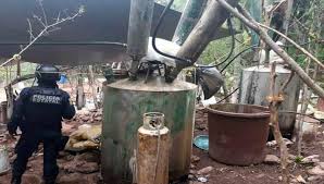Desmantelan laboratorio clandestino de drogas en Acatlán, Hidalgo