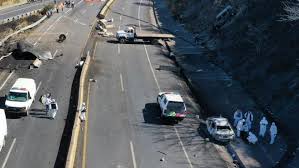 Explosión de una pipa de gas deja al menos 13 muertos en carretera de Nayarit