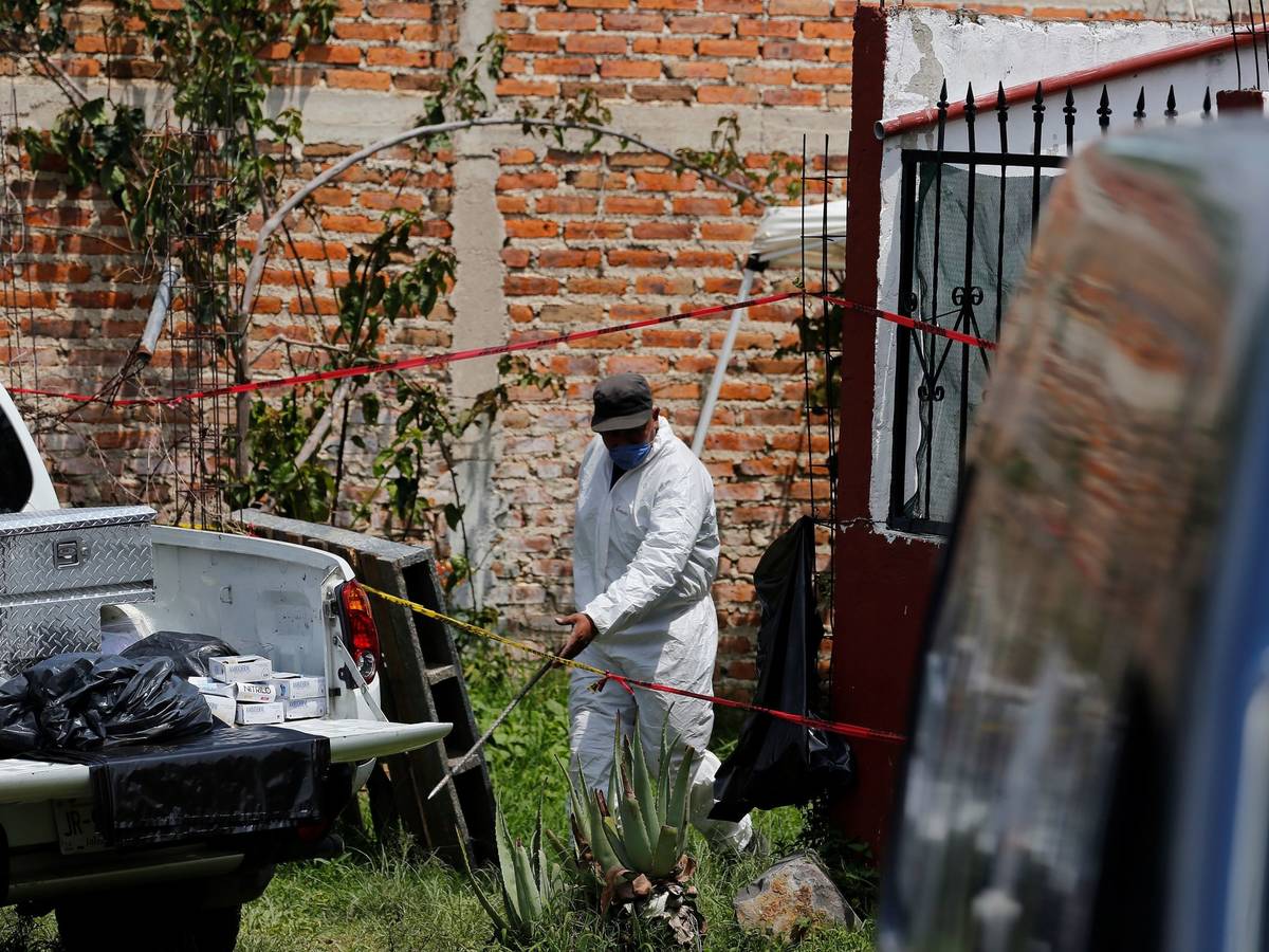 Hallan 113 cuerpos en fosa clandestina de El Salto, Jalisco