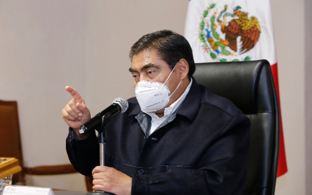 Que Claudia Rivera se pregunte cómo la ve la sociedad a ella: Miguel Barbosa