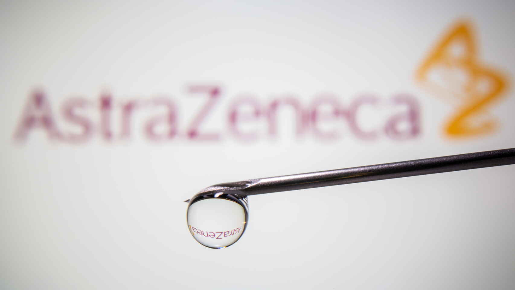 AstraZeneca prepara nuevo análisis de vacuna contra COVID-19 tras errores en ensayo