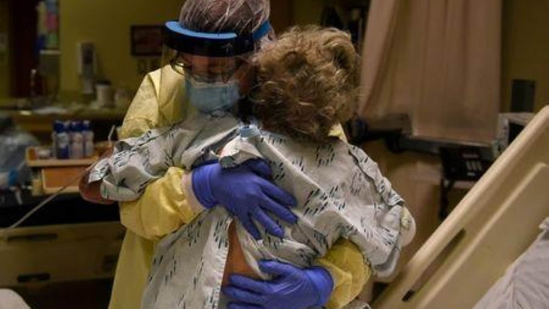 Pasa el mundo de 50 a 60 millones de casos COVID en sólo 17 días