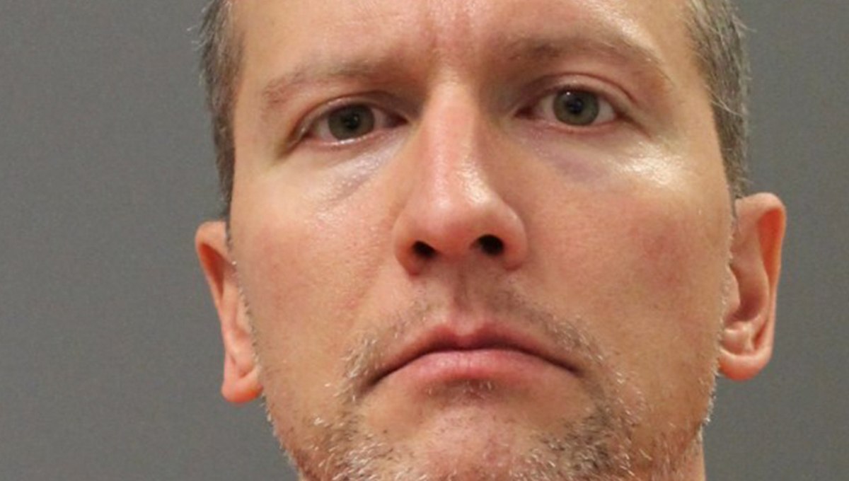 Queda libre Derek Chauvin, el policía que mató a George Floyd, tras pagar fianza millonaria