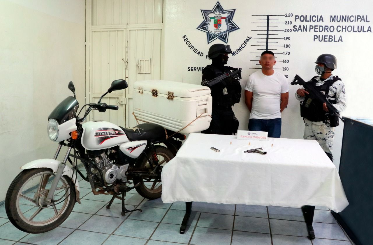 En coordinación con la Guardia Nacional, detienen policías de San Pedro Cholula a presunto asaltante de tiendas Oxxo 