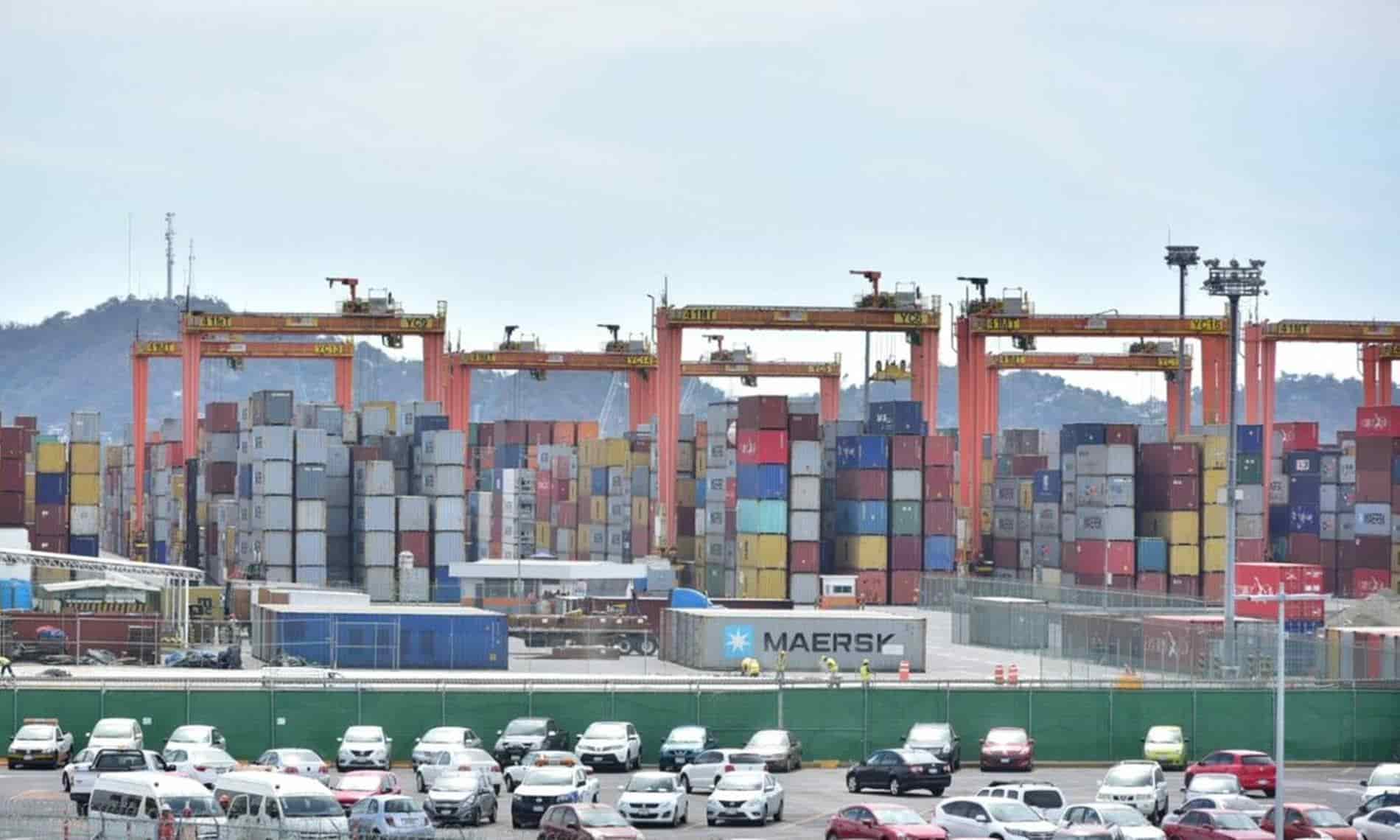 UIF y Hacienda 'unen fuerzas' para combatir corrupción y financiamiento al terrorismo en aduanas