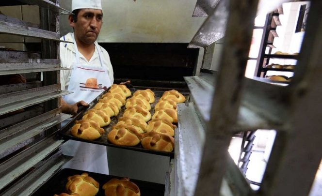 Pan de muerto no salva del 'susto' a las panaderías: ventas caen hasta 50%