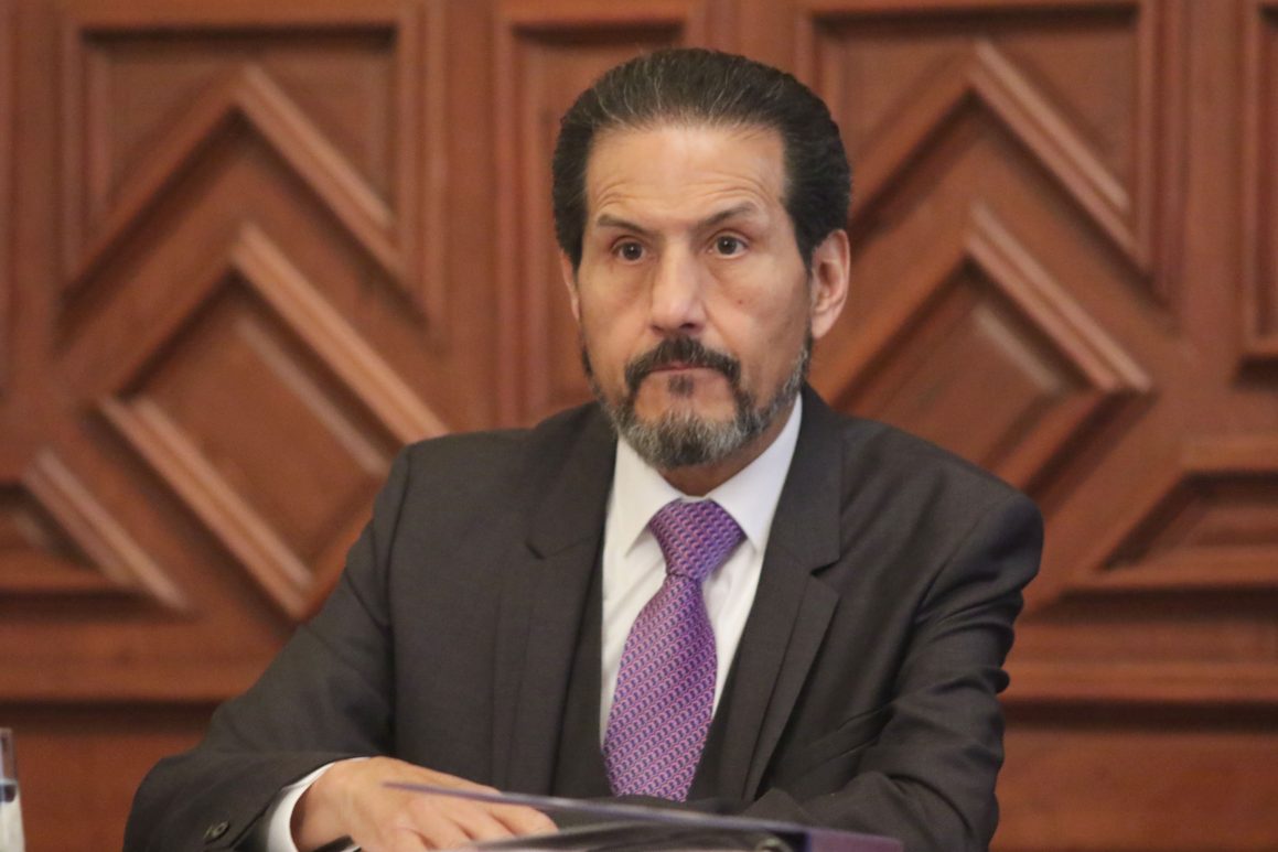 Alfonso Esparza da bienvenida a estudiantes de Nivel Medio Superior