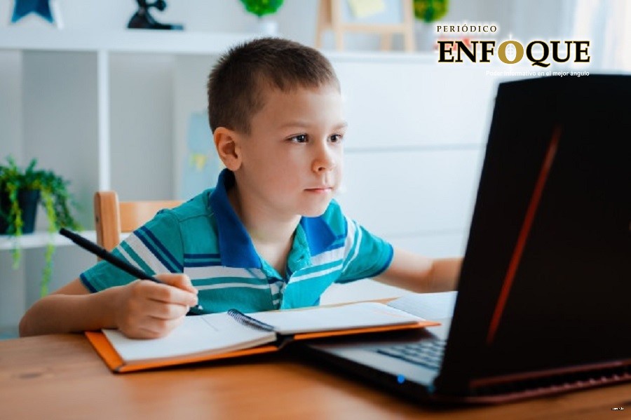 Llama Protección Civil a cuidar postura de niños durante clases en línea