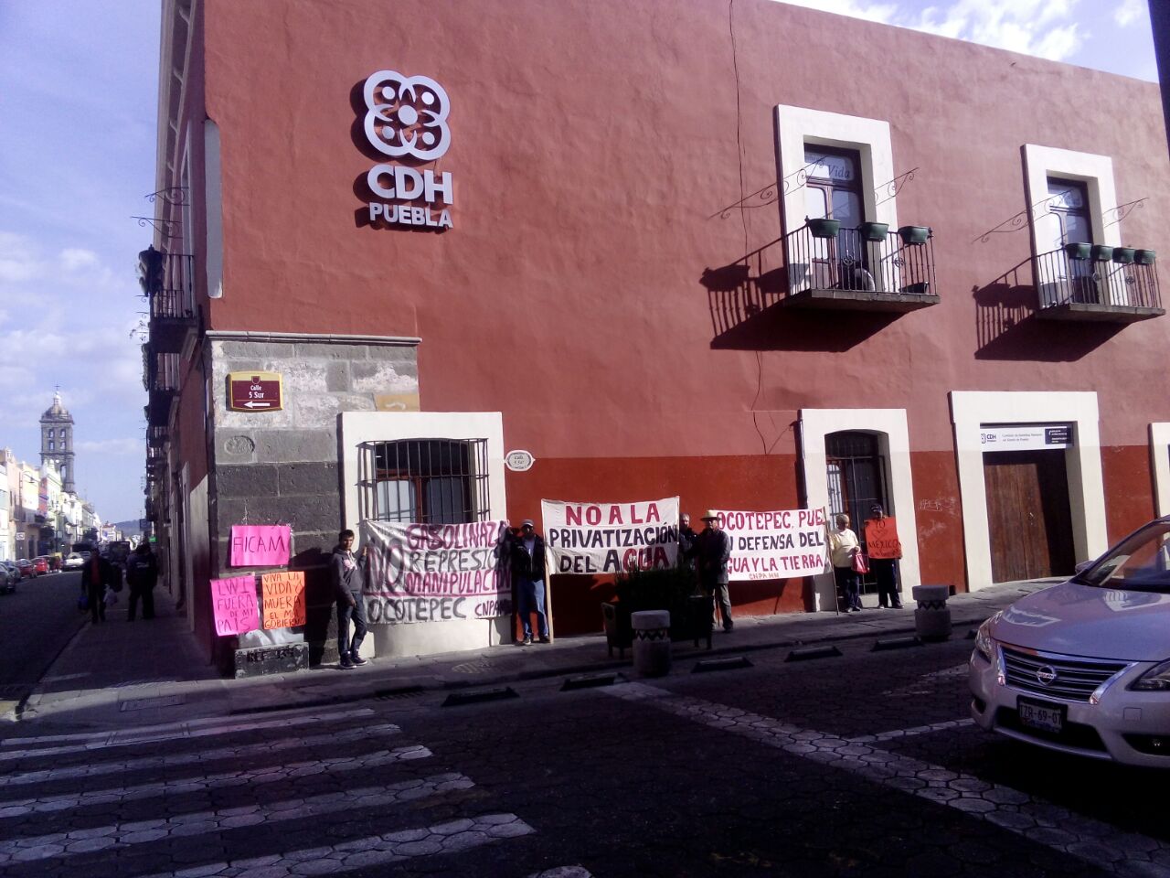 Mujeres hacen toma simbólica de la CDH en PueblaMujeres hacen toma simbólica de la CDH en Puebla