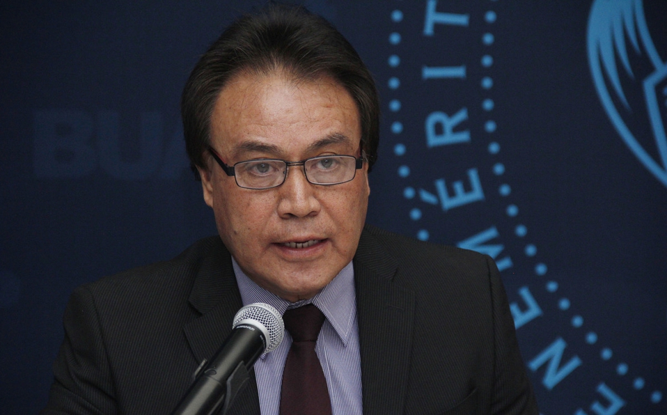 Alfonso Esparza lamenta fallecimiento del director de facultad de Medicina BUAP