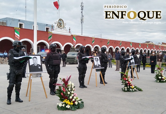 Rinden homenaje a tres policías de San Pedro Cholula fallecidos por Covid-19