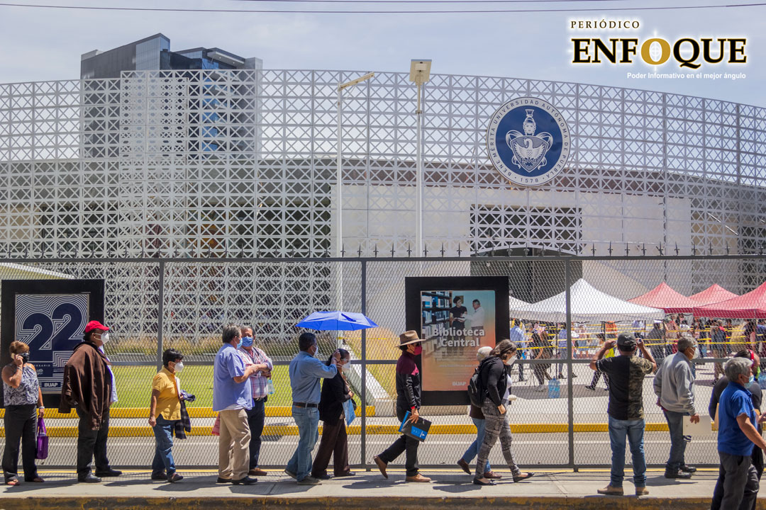 Contra la tercera o cuarta ola el único recurso es la vacuna: Especialista BUAP