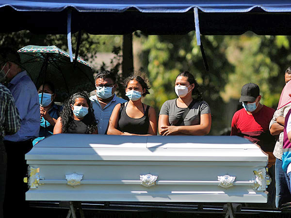 Victoria Salazar es sepultada en El Salvador; familia exige justicia