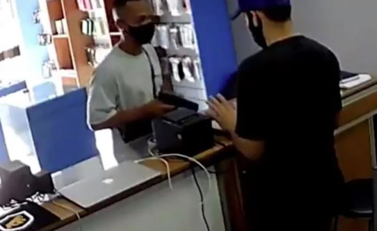 Comerciante le dispara por la espalda a un ladrón que le acababa de robar (Video)