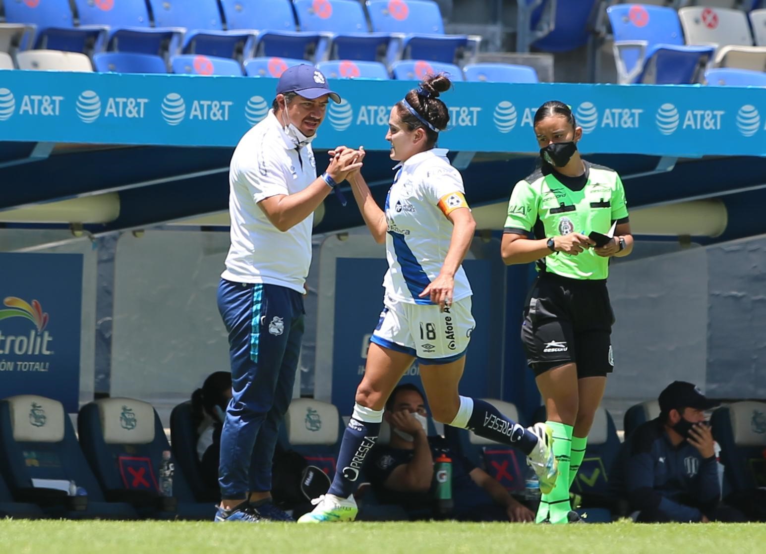 Juan Carlos Cacho, 'enojado y contento' tras derrota ante Rayadas