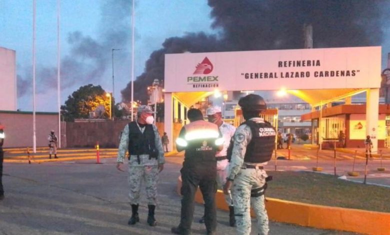 Controlan incendio en refinería de Pemex en Veracruz; deja 8 heridos