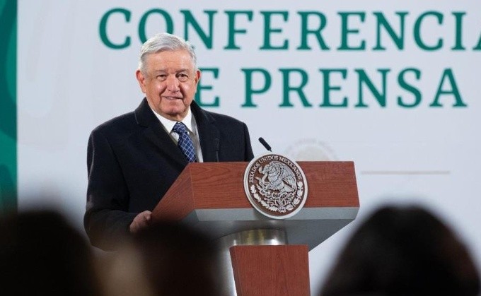 Entre el 15 y 20 de abril iniciará vacunación de maestros: AMLO