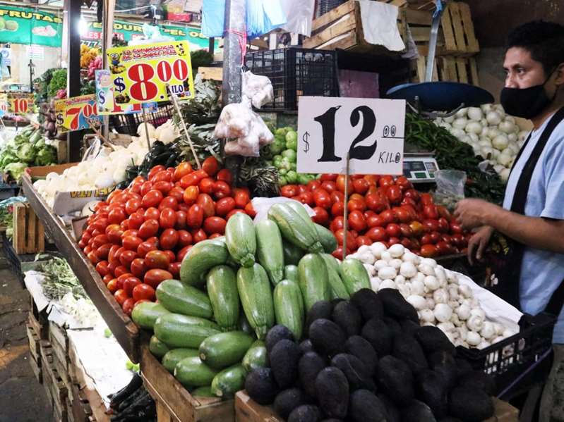 "Golpe a la economía familiar": Proponen aplicar el cobro de IVA en alimentos