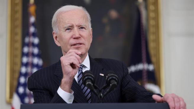Tras críticas, Biden sí subirá cifra de refugiados