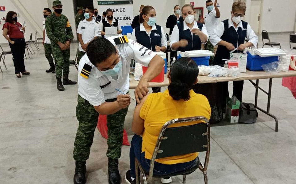 Arranca vacunación contra Covid-19 de maestros en Tamaulipas