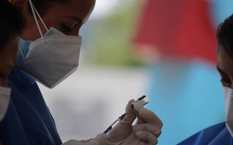 Aplicarán vacunas CanSino a 143 mil maestros de Puebla