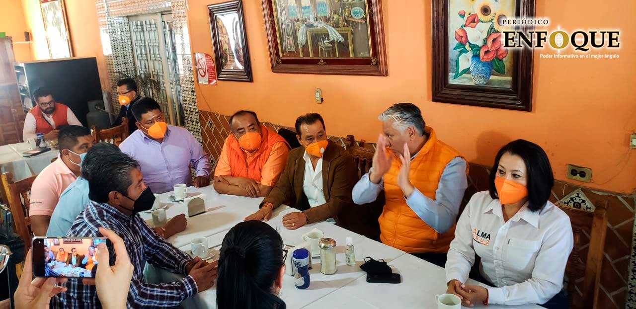 Presentan a los candidatos de MC por el distrito 8 en Puebla con cabecera en Huejotzingo, respaldados por Fernando Morales.