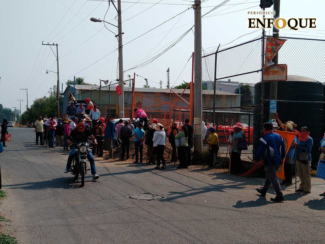 Dejan salir vehículos de trabajadores de Bonafont en Juan C. Bonilla 