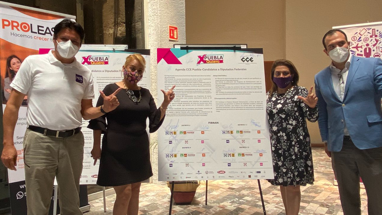 Aspirantes del PES Puebla firman agenda del Consejo Coordinador Empresarial del estado. 