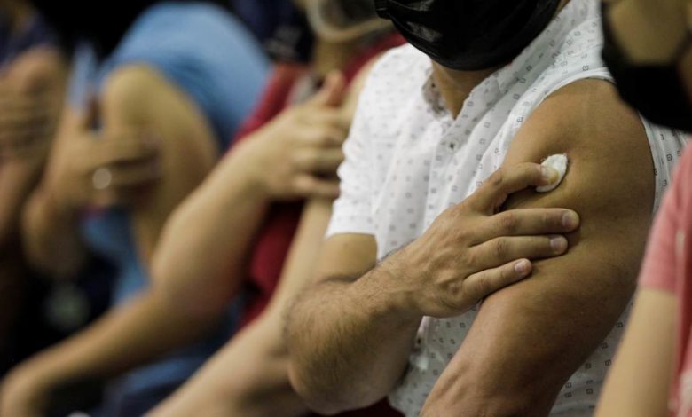 En México, 2 de cada 10 adultos mayores podría no querer vacunarse contra COVID: INEGI