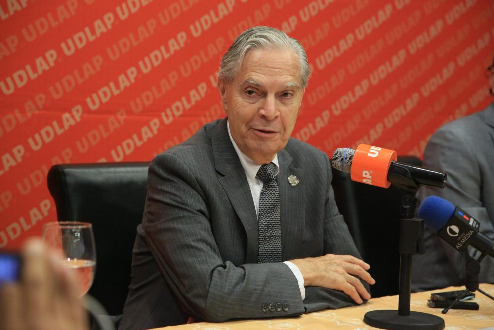 Trabajadores de la UDLAP dan respaldo a rectoría de Luis Ernesto Derbez