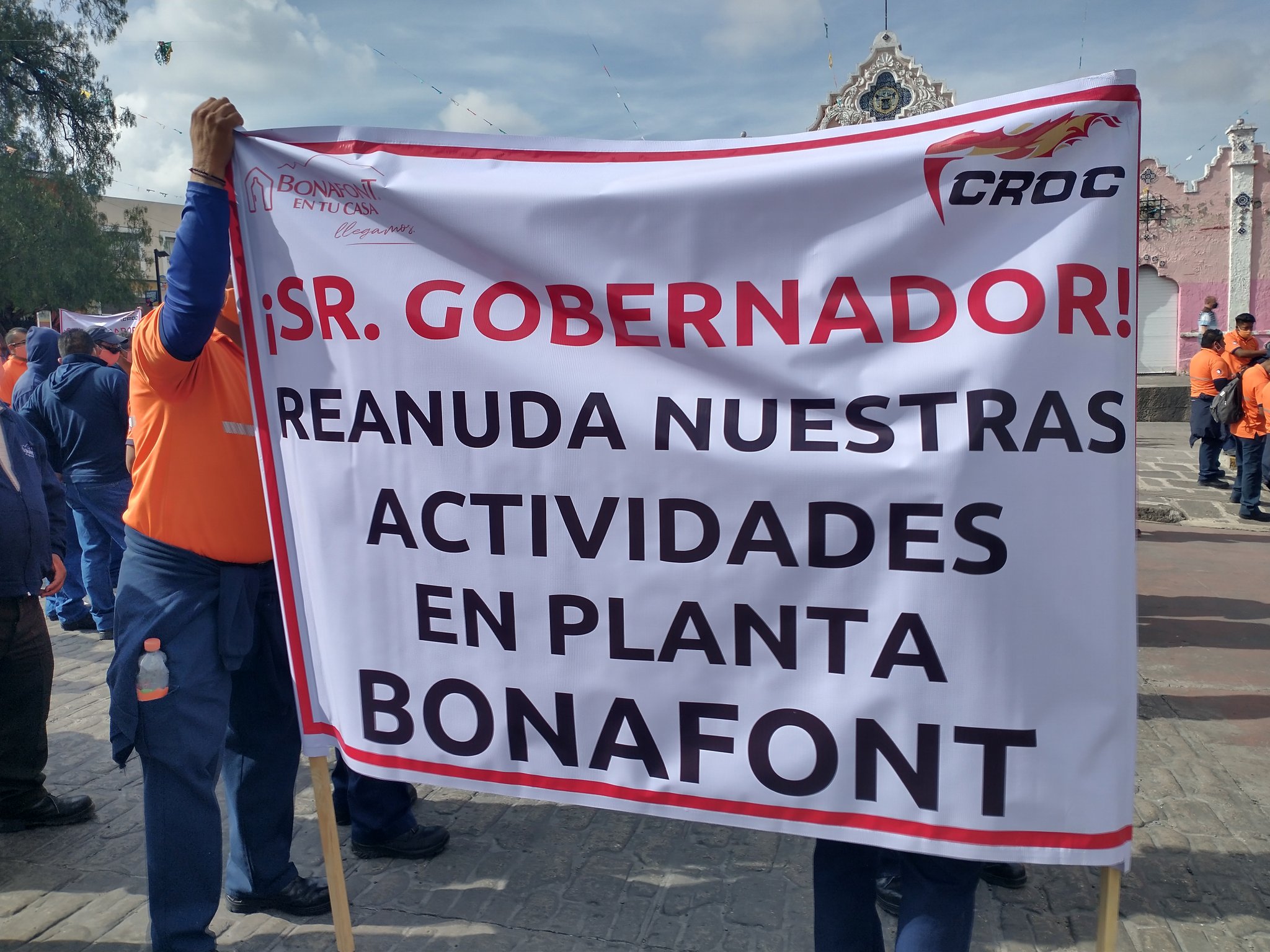 Empleados de Bonafont solicitan al Gobierno del Estado reabrir la embotelladora de Juan C Bonilla 
