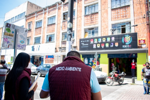 Supervisan anuncios en el Centro Histórico para reducir contaminación visual