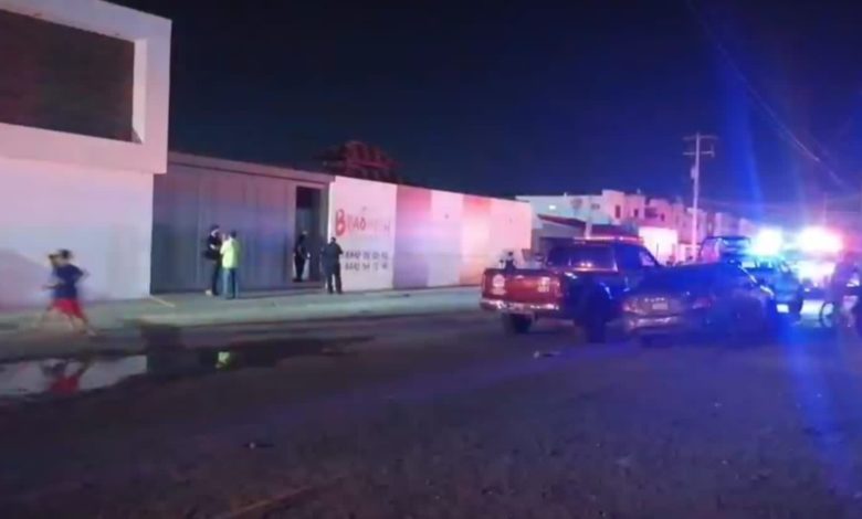 Cable de alta tensión cae a alberca y electrocuta al menos siete niños, tres adultos y un bebé en Sonora