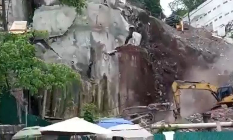 Lluvias provocan impresionante deslave en cerro de Puerto Vallarta (Video)